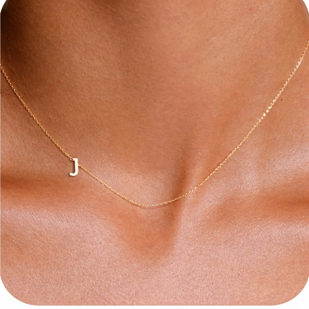 379. Initial Pendant Necklace - Gold J Letter